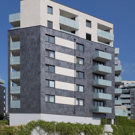 Citywest Apartments Praga Esterno foto