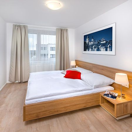 Citywest Apartments Praga Esterno foto