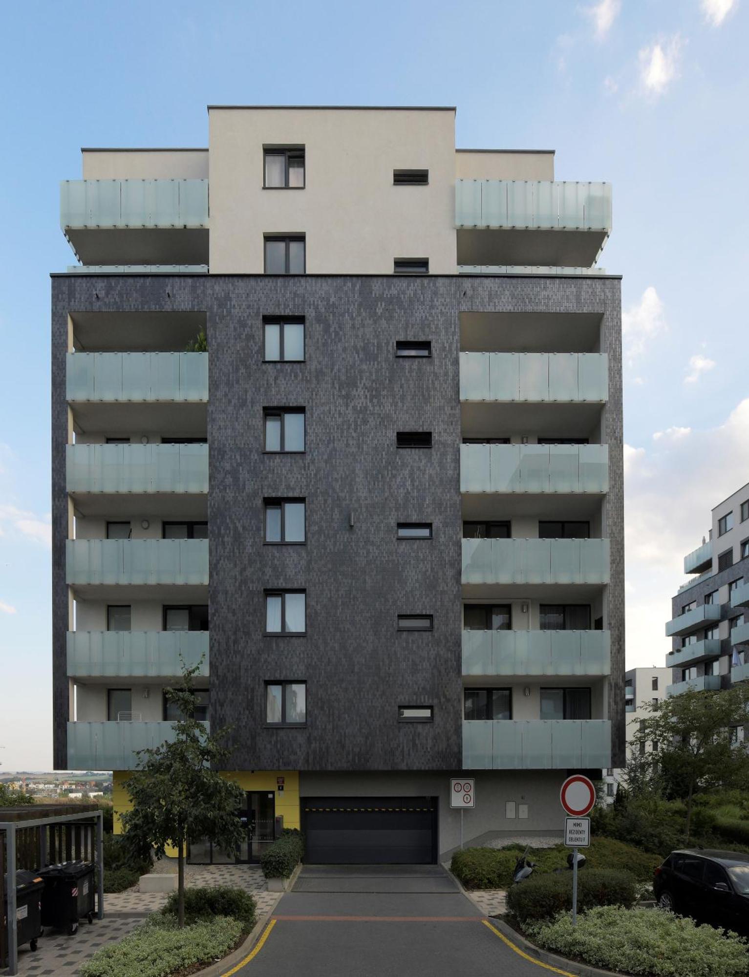 Citywest Apartments Praga Esterno foto