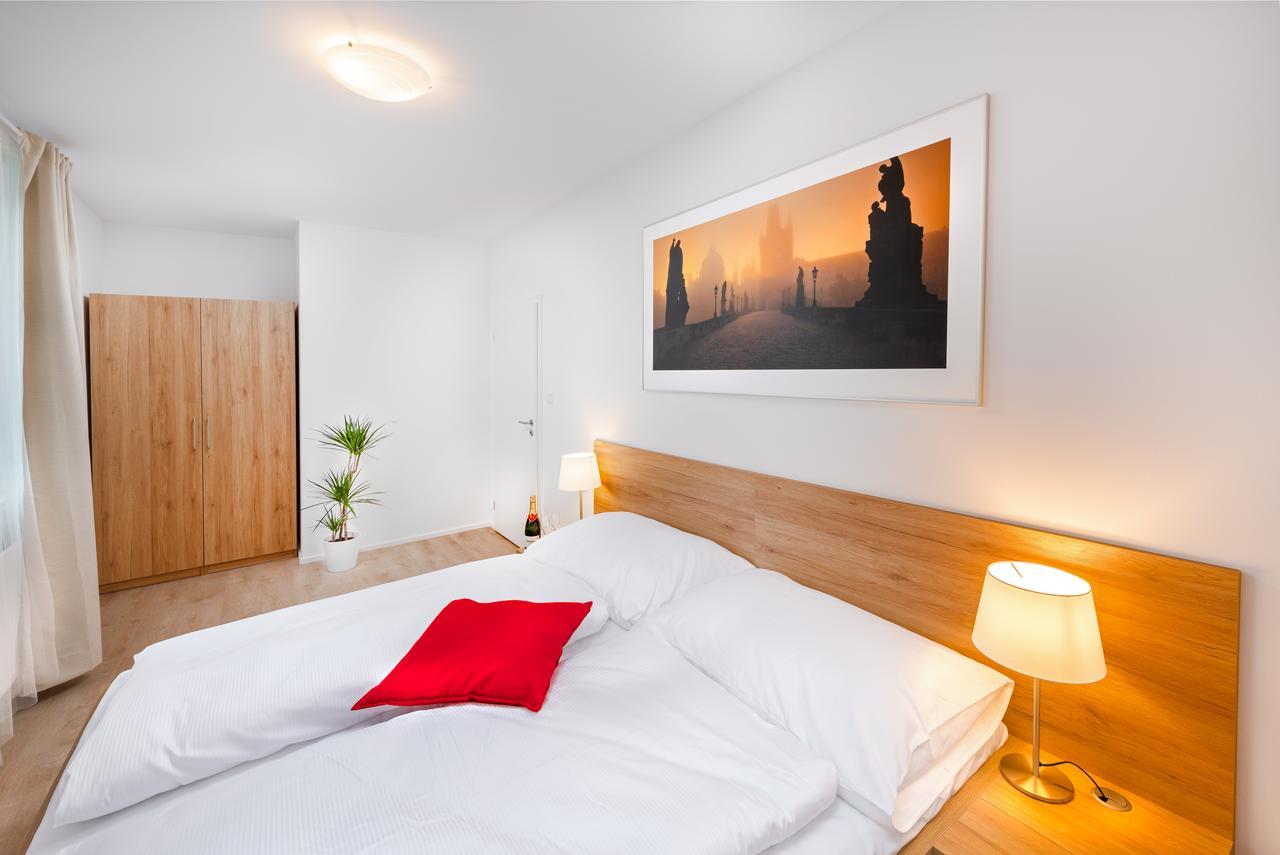 Citywest Apartments Praga Esterno foto