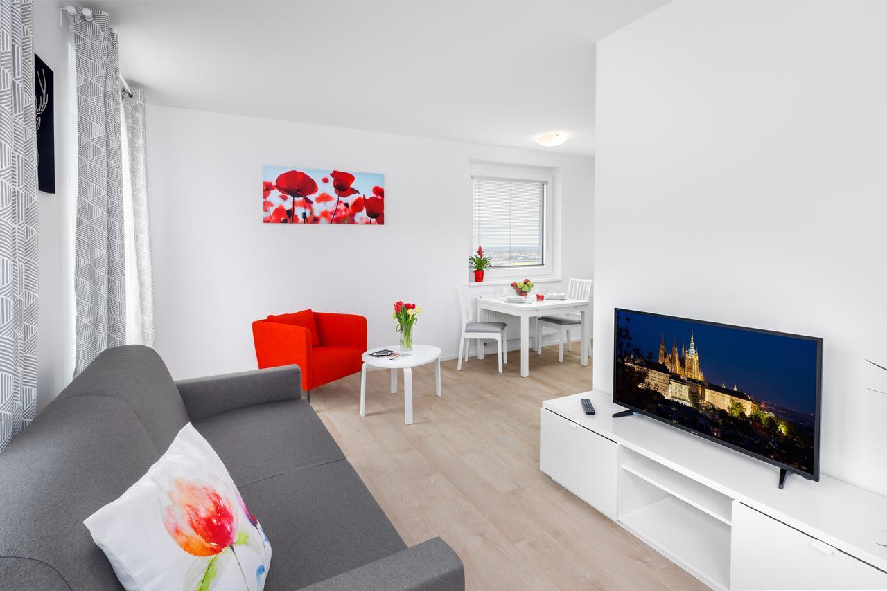 Citywest Apartments Praga Esterno foto