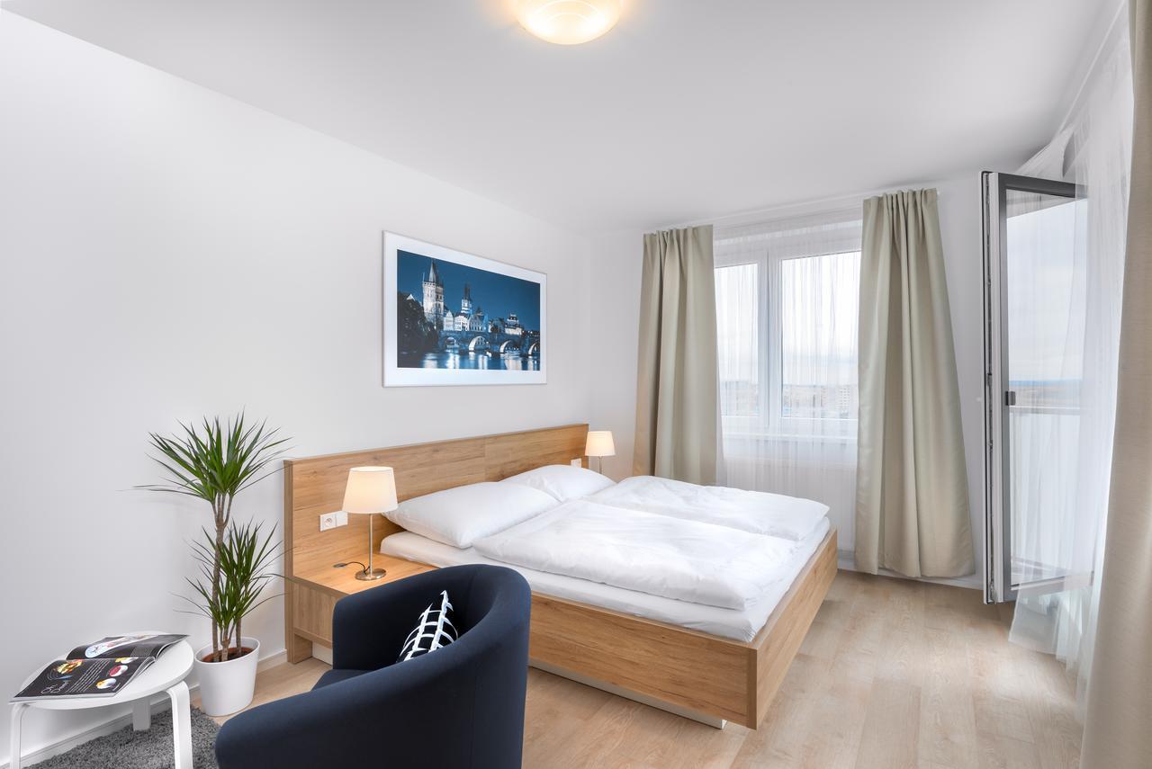 Citywest Apartments Praga Esterno foto