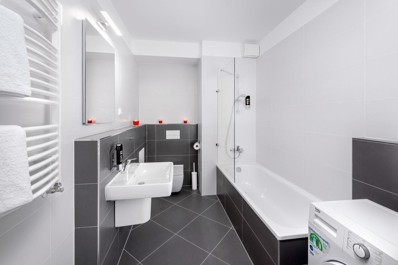 Citywest Apartments Praga Esterno foto