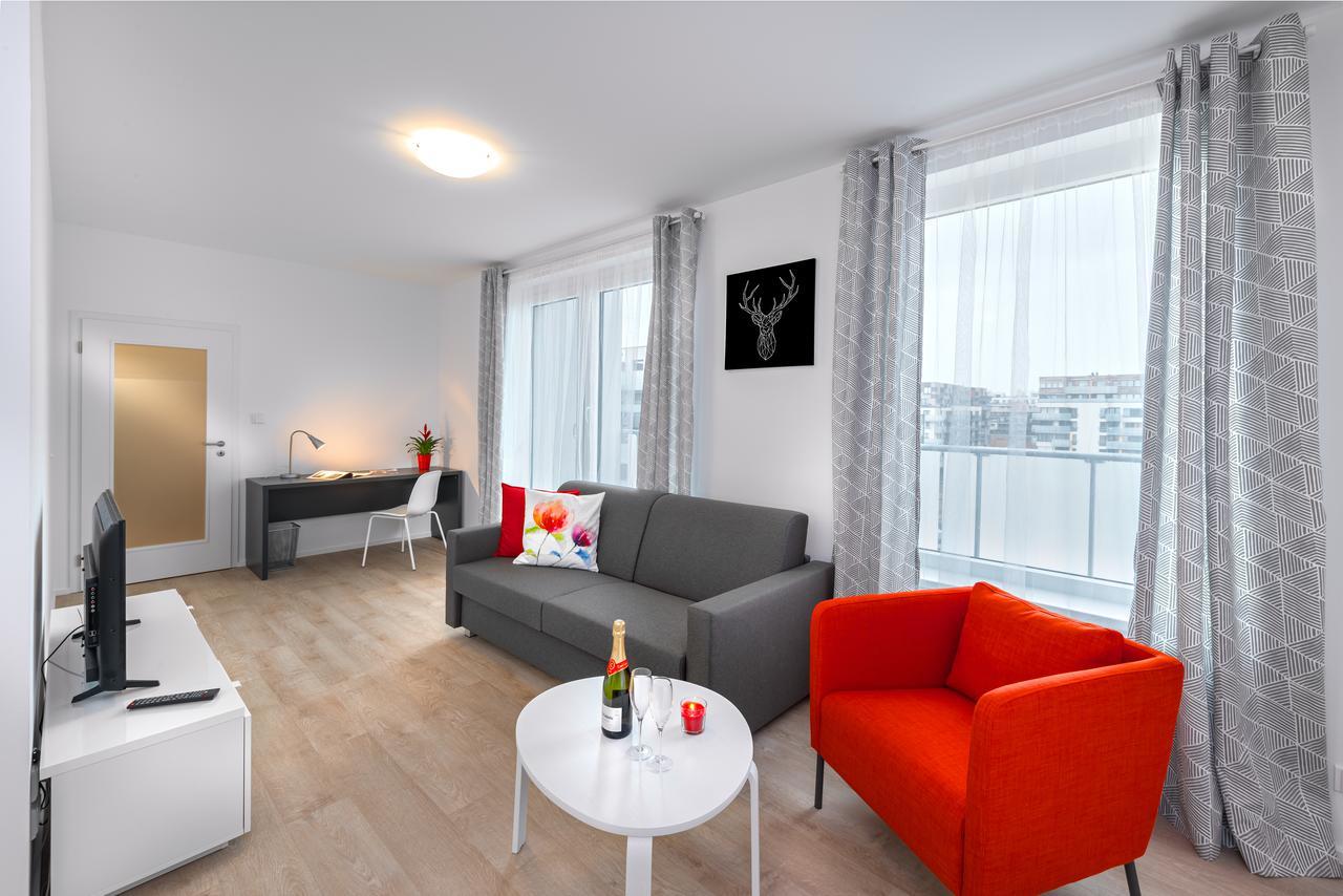 Citywest Apartments Praga Esterno foto