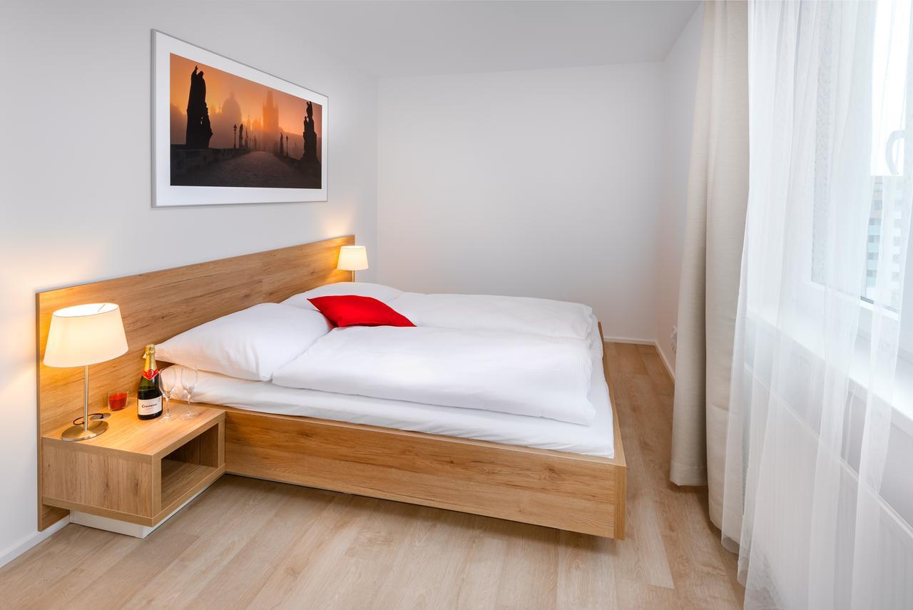 Citywest Apartments Praga Esterno foto
