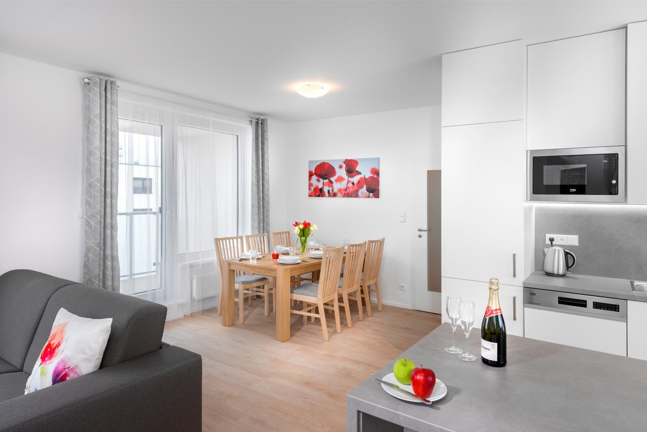 Citywest Apartments Praga Esterno foto
