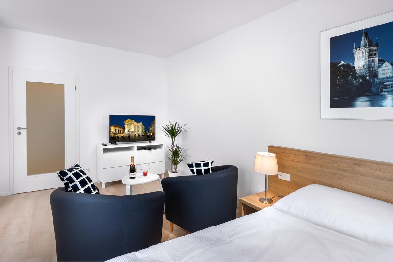Citywest Apartments Praga Esterno foto