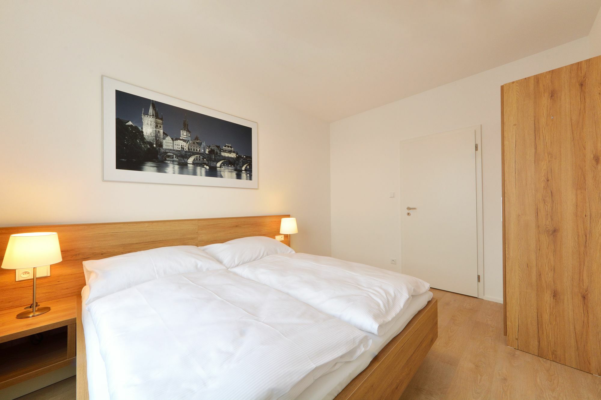 Citywest Apartments Praga Esterno foto